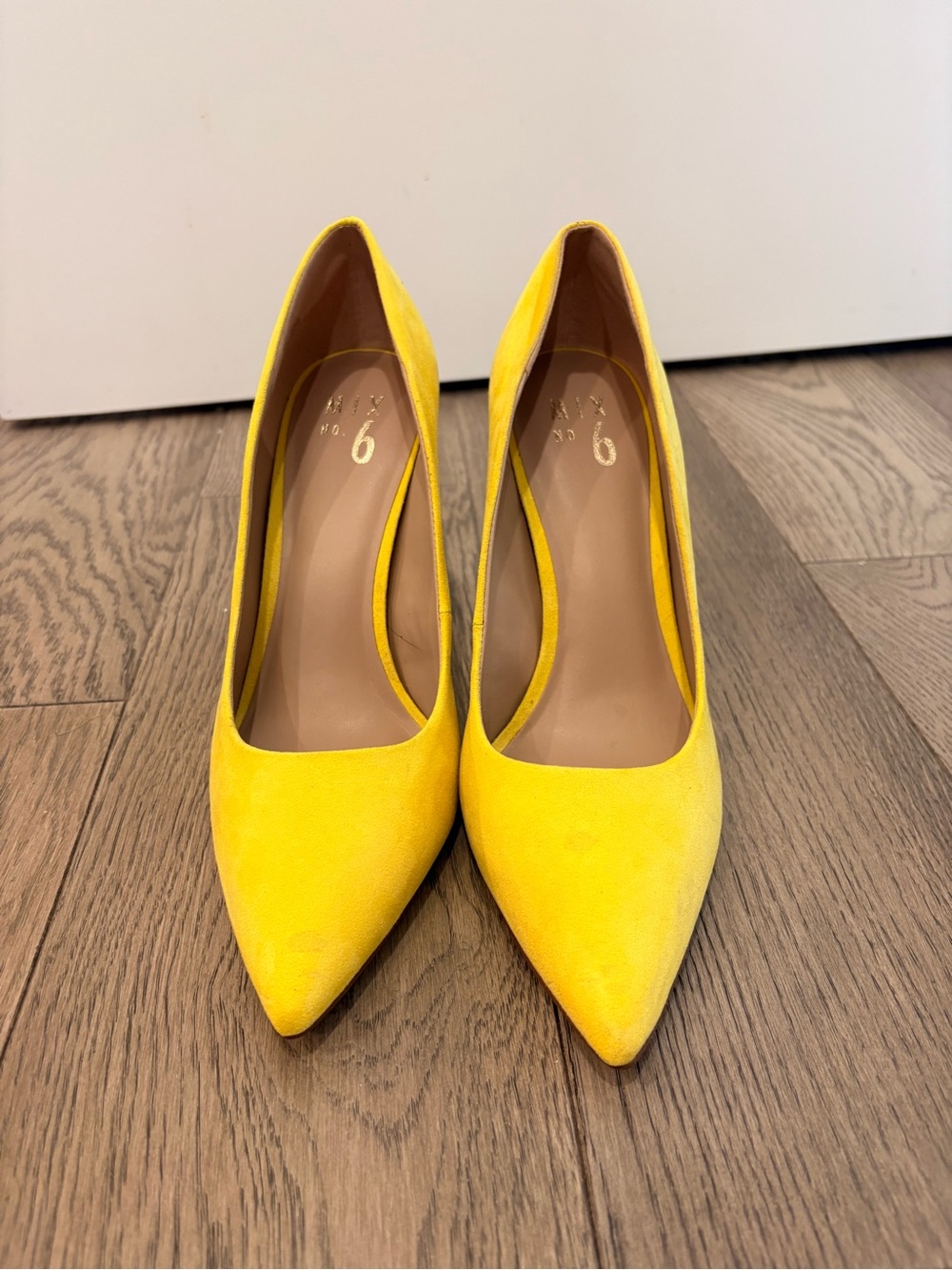 Yellow Pointed-Toe Women’s Pumps